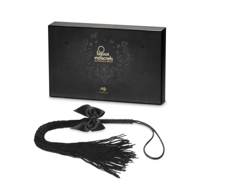 фото Плеть Bijoux Indiscrets - Lilly - Fringe whip украшена шнуром и бантиком, в подарочной упаковке SO2330