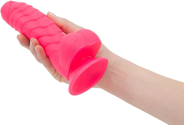 купить Ребристый фаллоимитатор на присоске ADDICTION — Tom 7″ Dildo With Balls — Pink, вибропуля в подарок
