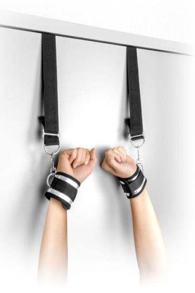 купить Фиксатор для рук на двери Fetish Tentation Door swing handcuffs