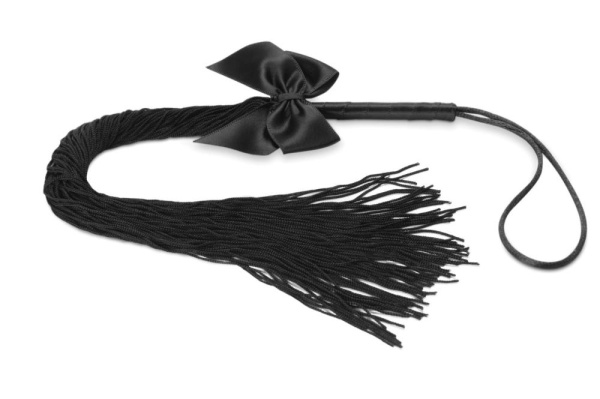 купить Плеть Bijoux Indiscrets - Lilly - Fringe whip украшена шнуром и бантиком, в подарочной упаковке