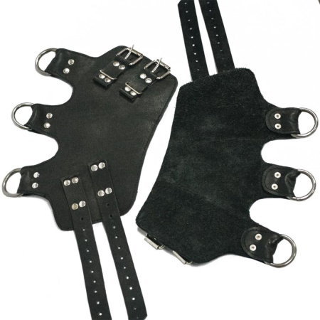 фото Поножи манжеты для подвеса за ноги Leg Cuffs For Suspension из натуральной кожи, цвет черный  || фото Поножі манжети для подвіса за ноги Leg Cuffs, натуральна шкіра, колір чорний 
