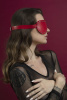 фото Маска на глаза с заклепками Feral Feelings - Blindfold Mask, натуральная кожа, красная