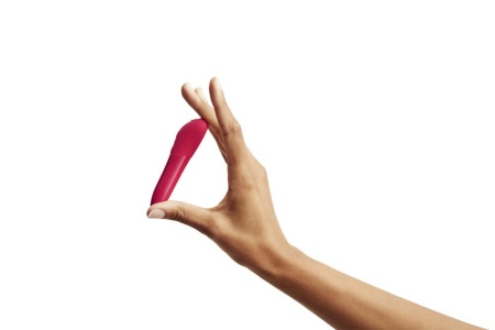 фото Мощная вибропуля Tango X Cherry Red by We-Vibe, 7 режимов вибрации, 8 уровней интенсивности  || фото Потужна віброкуля Tango X Cherry Red by We-Vibe, 7 режимів вібрації, 8 рівнів інтенсивності 