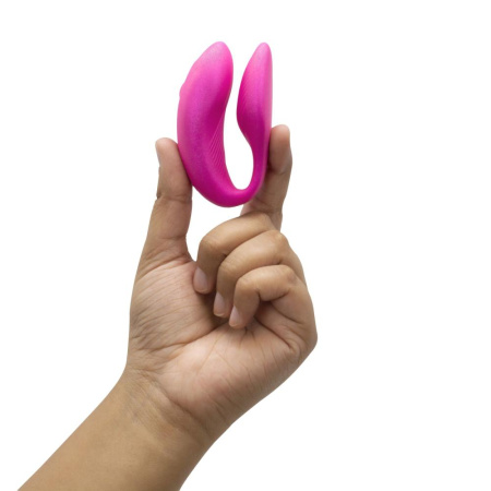 фото Смарт-вибратор для пар We-Vibe Chorus Cosmic Pink, сенсорное управление вибрациями сжатием пульта  || фото Смарт-вібратор для пар We-Vibe Chorus Cosmic Pink, сенсорне керування вібраціями стисненням пульта 